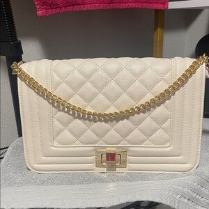 NWT VEGAN Crossbody Bag with Removable, Adjustable Strap. CREAM